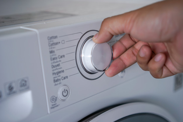 Memahami Fungsi Tombol Spin Pada Mesin Cuci: Memeras Air dengan Efektif